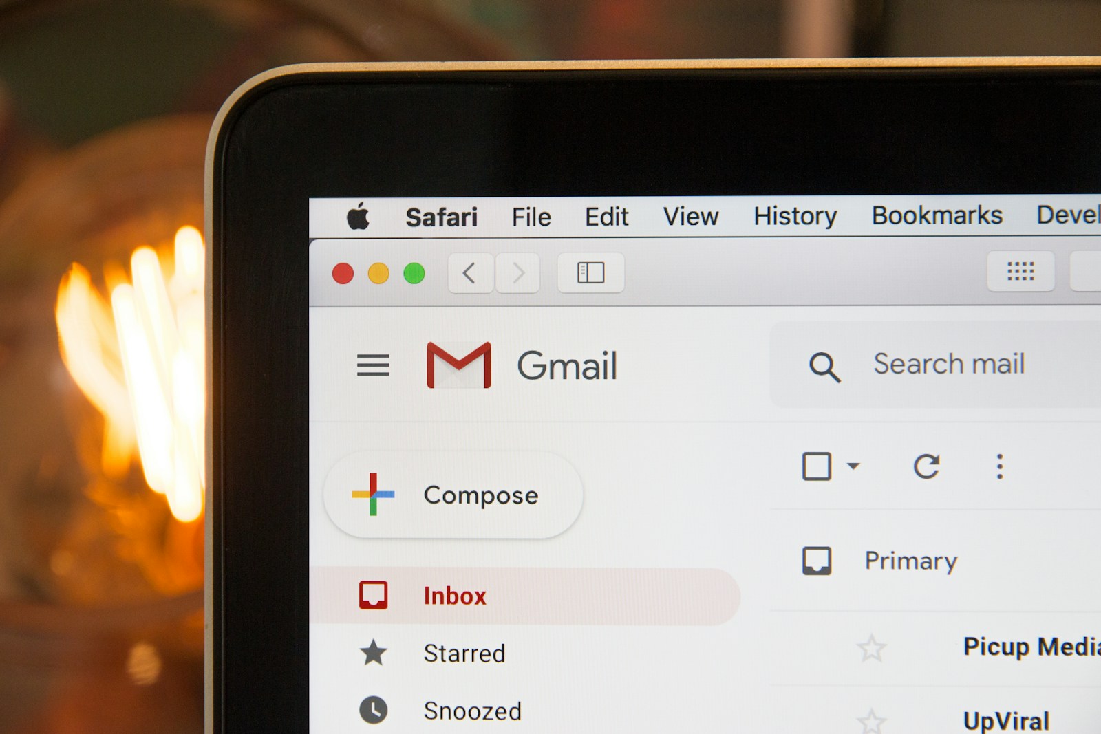Adresse email professionnelle : pourquoi quitter le Gmail générique
